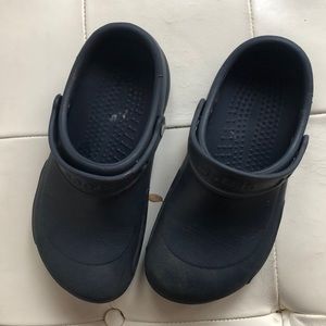 black holeless crocs